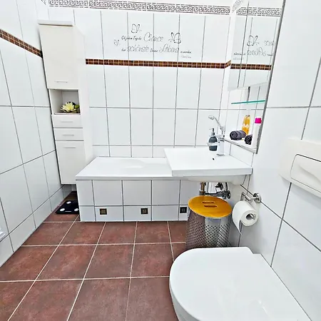 - In Koblenz, Terrasse-garten Apartment *